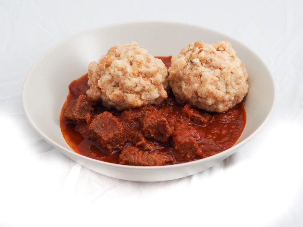 Wiener Gulasch mit Semmelknödel – papakocht